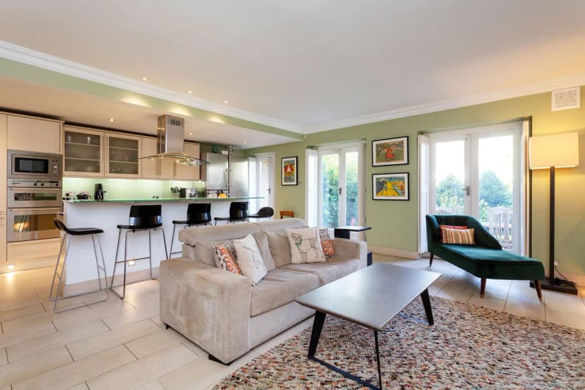 Light Show Two Bedroom Retreat in England