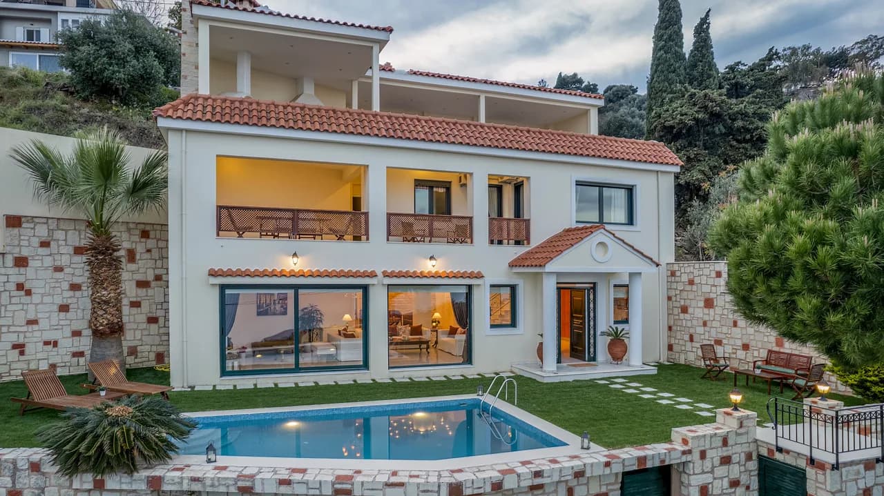 Terrace Four-Bedroom Villa in Rodia