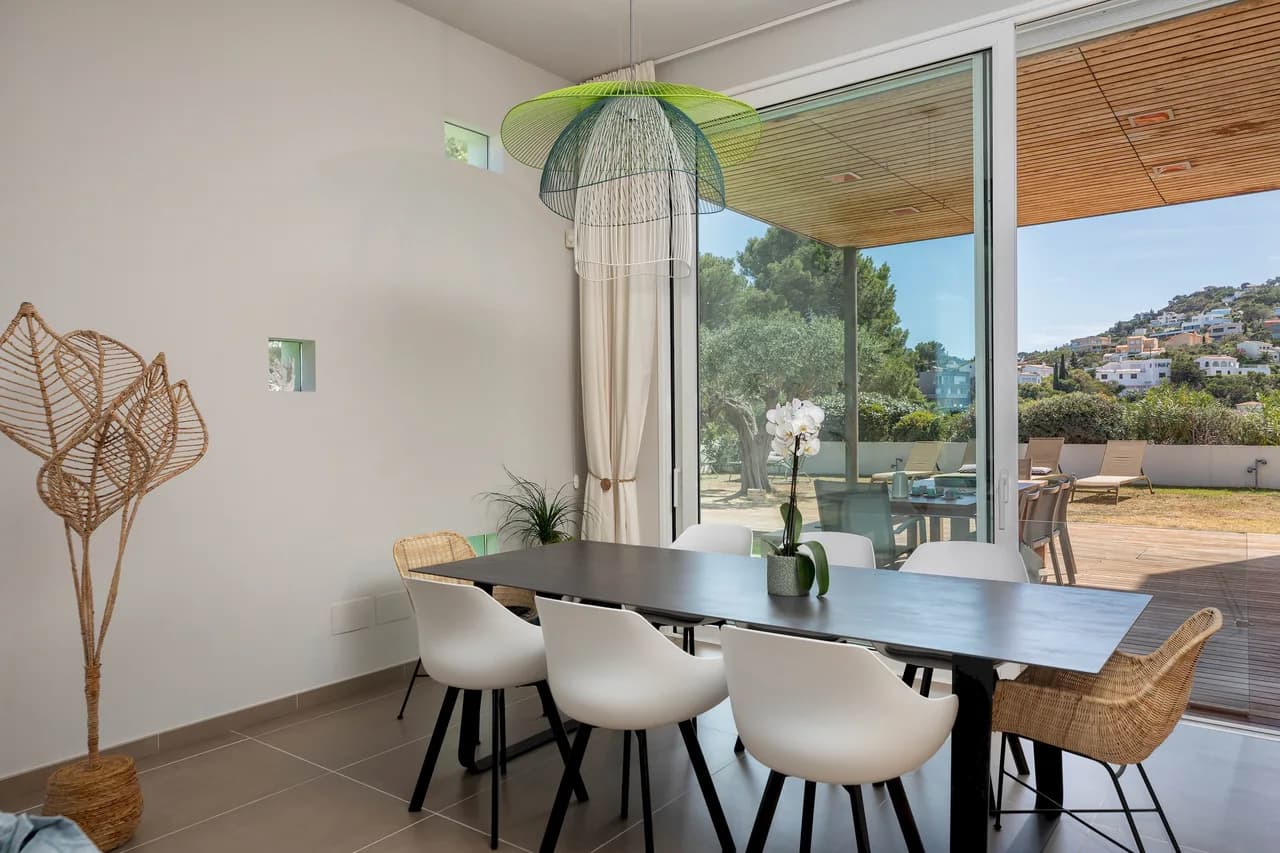 Modern Five Bedroom Villa in Begur photo 5