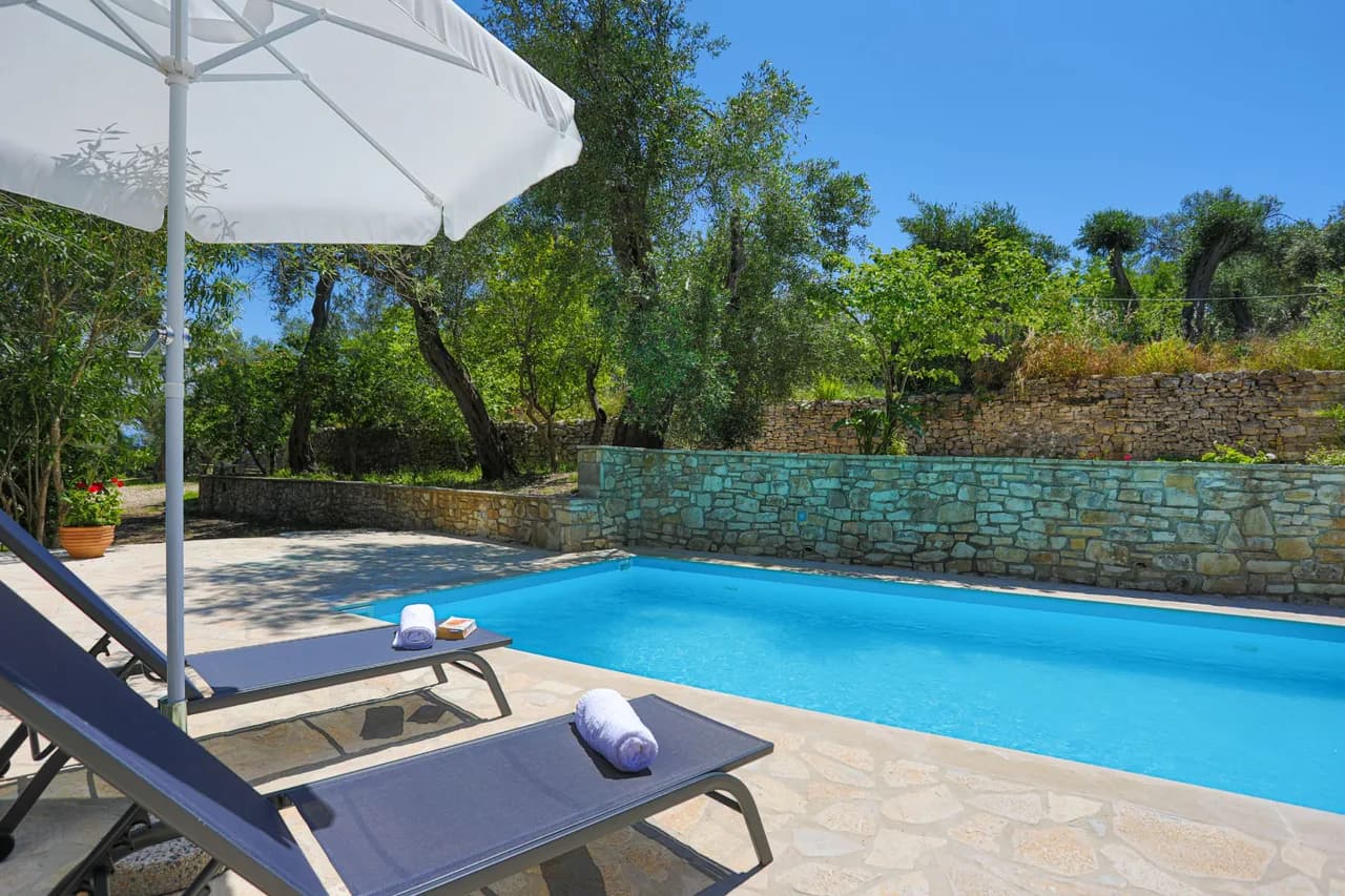 Garden Two Bedroom Villa in Magazia