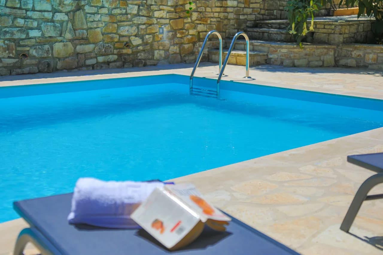Garden Two Bedroom Villa in Magazia photo 2