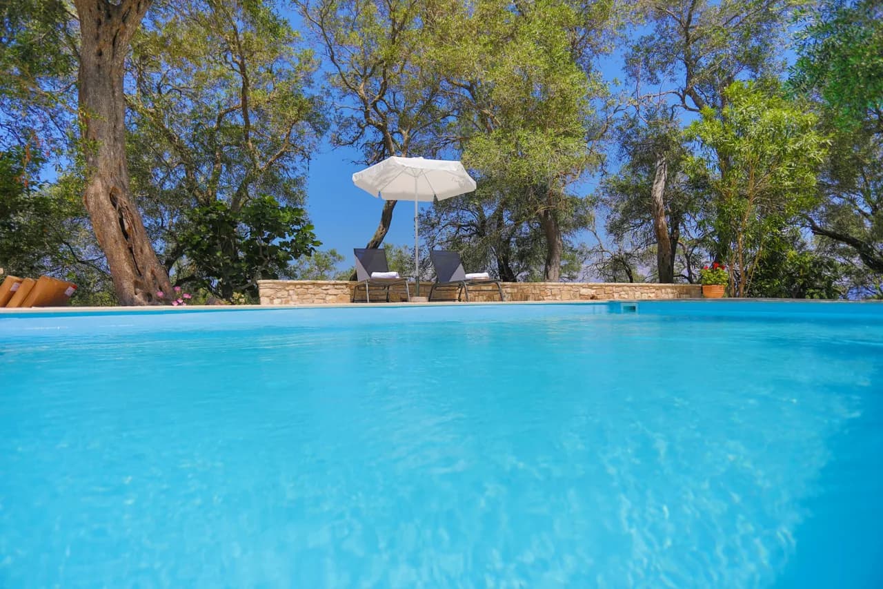 Garden Two Bedroom Villa in Magazia photo 4
