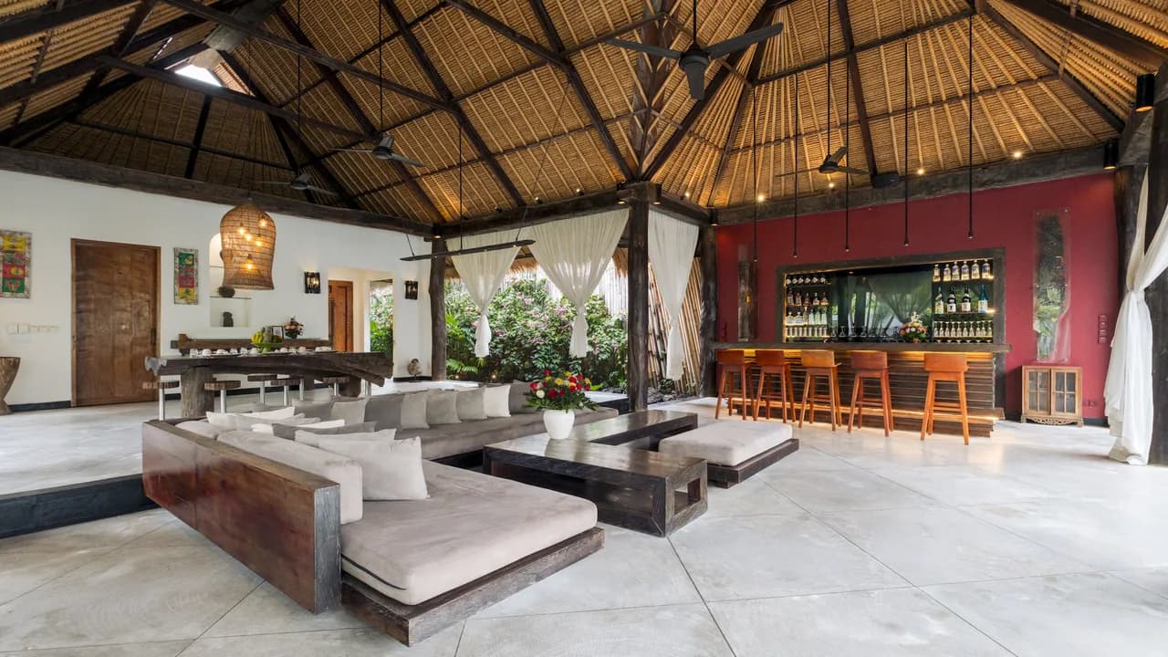 Spacious Eight-Bedroom Villa in Kuta photo 2