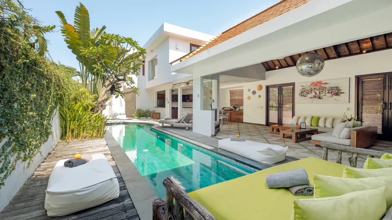 Spacious Eight-Bedroom Villa in Kuta photo 4