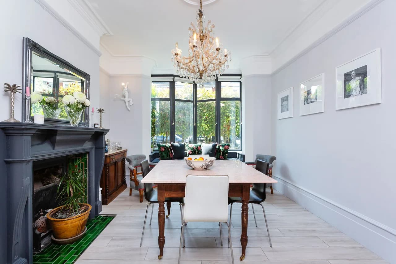 Parkland View Four Bedroom Villa in London