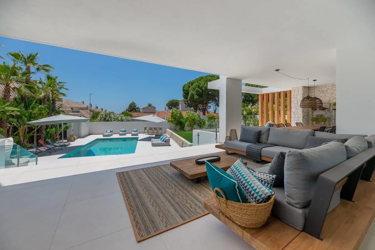 Terrace-Equipped Villa in Marbella photo 3