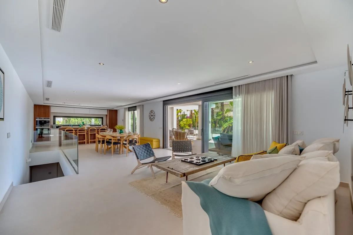 Terrace-Equipped Villa in Marbella photo 4
