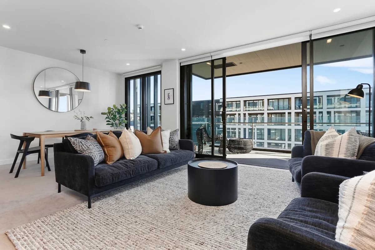 Sunny Two Bedroom Apartment in Wynyard Quarter, Auckland