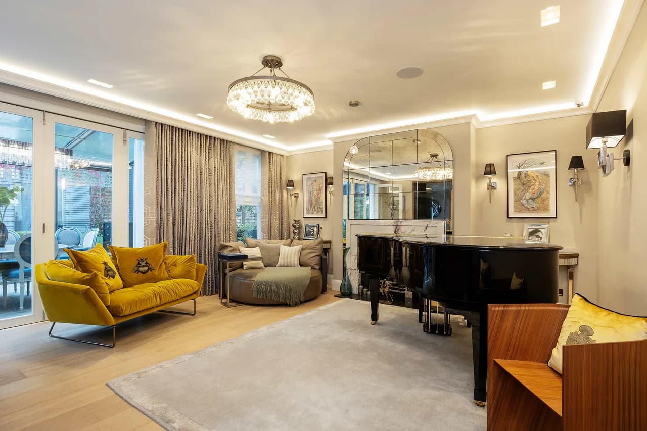 Elegant Five Bedroom Villa in Brompton photo 2