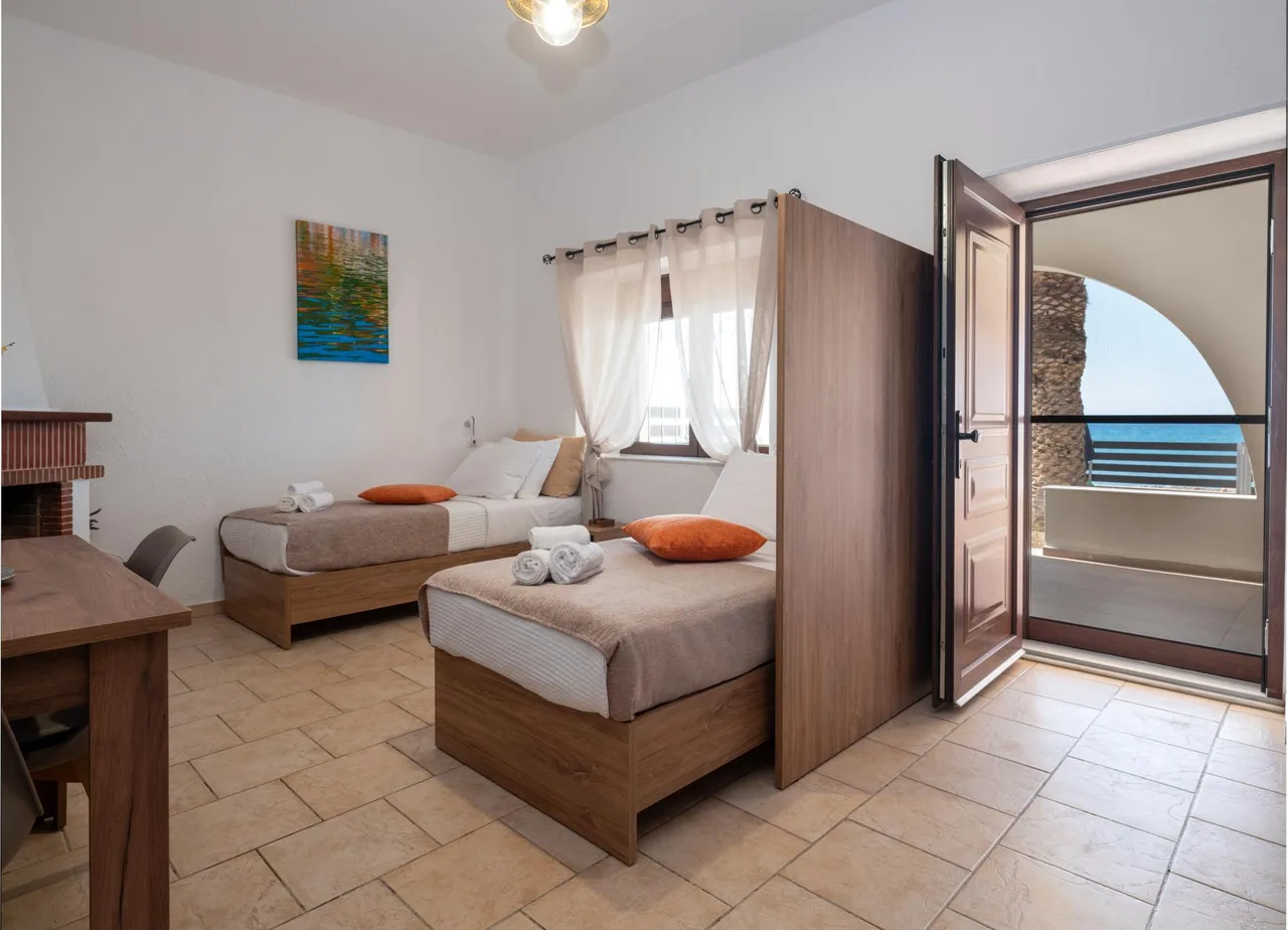 Waterfront One Bedroom Suite in Kapsali photo 4