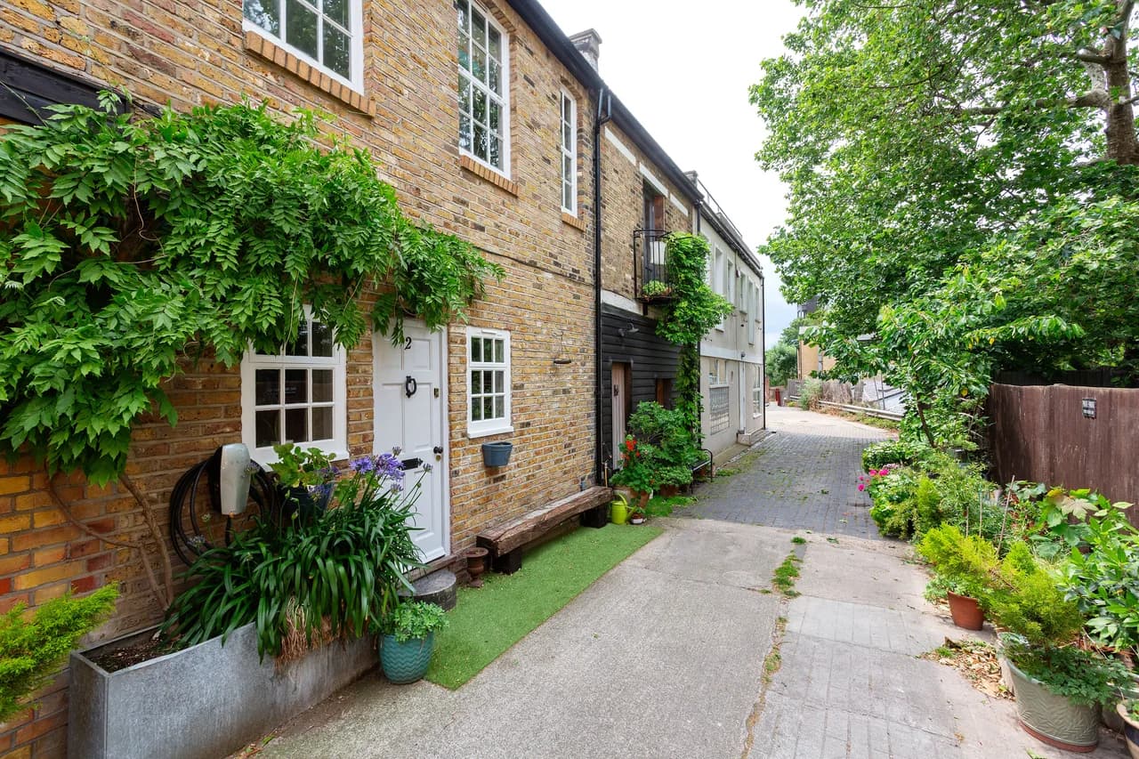 Charming Three Bedroom Retreat in London