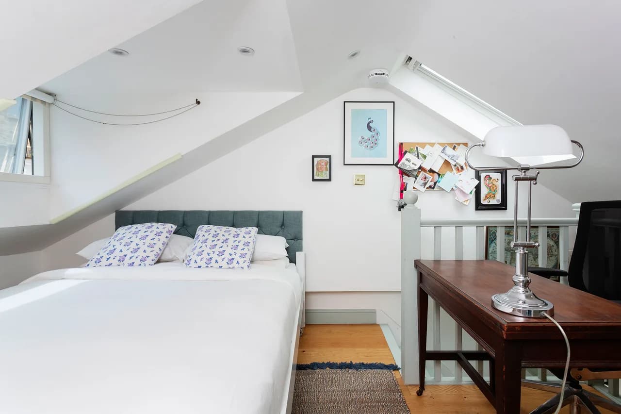 Charming Three Bedroom Retreat in London photo 5