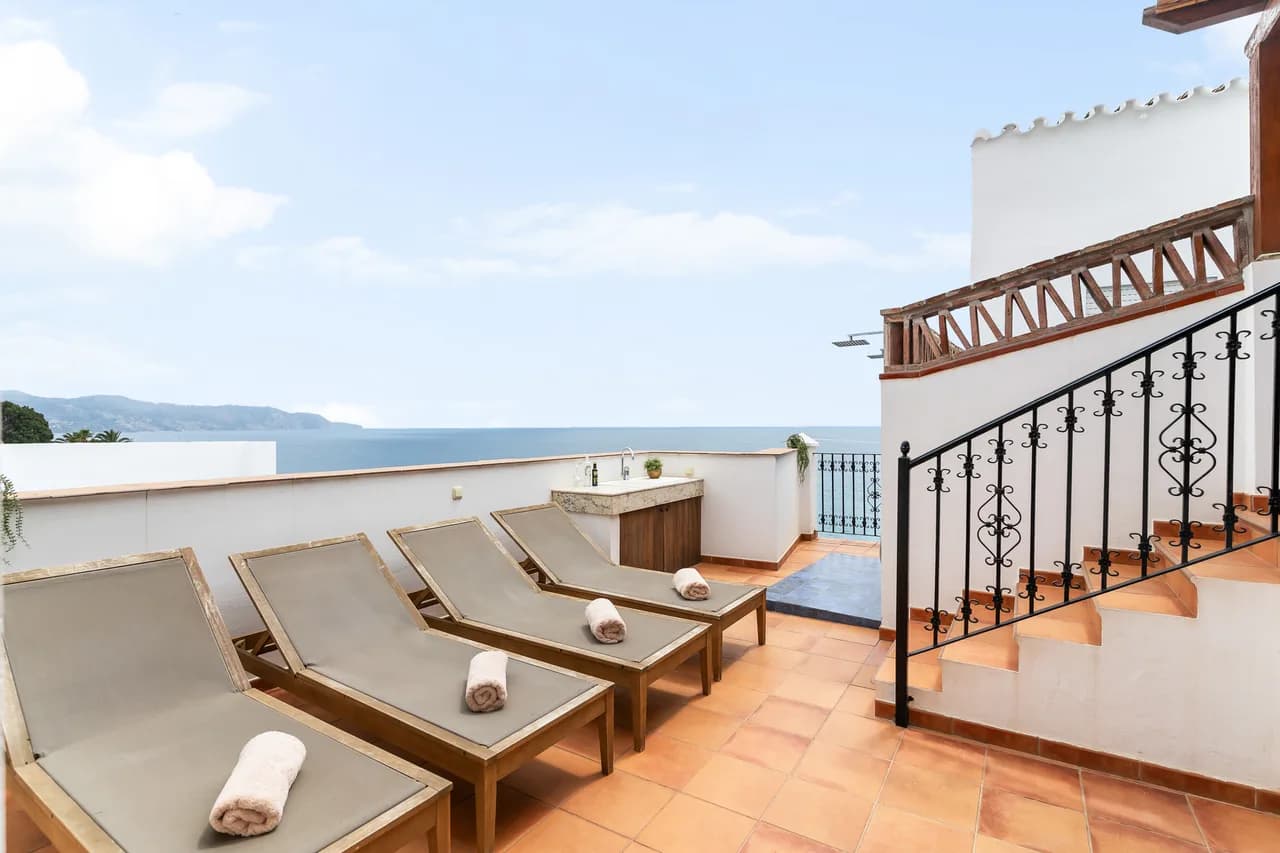Coastal View Four Bedroom Villa in Nerja photo 3