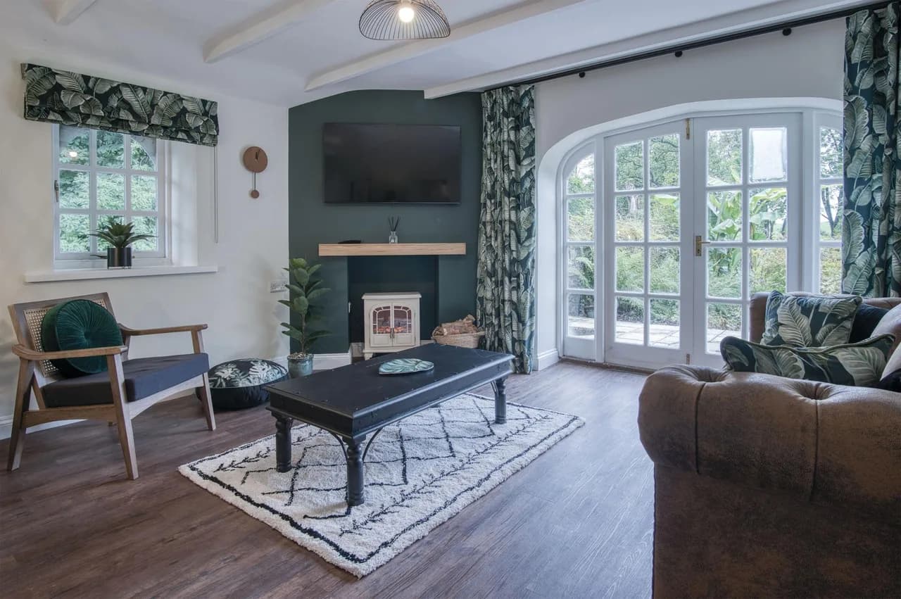 Charming Two Bedroom Cottage in Princes Gate photo 2