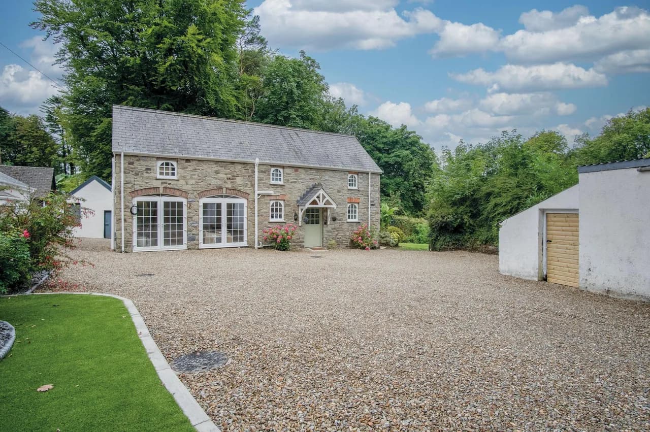 Charming Two Bedroom Cottage in Princes Gate photo 3