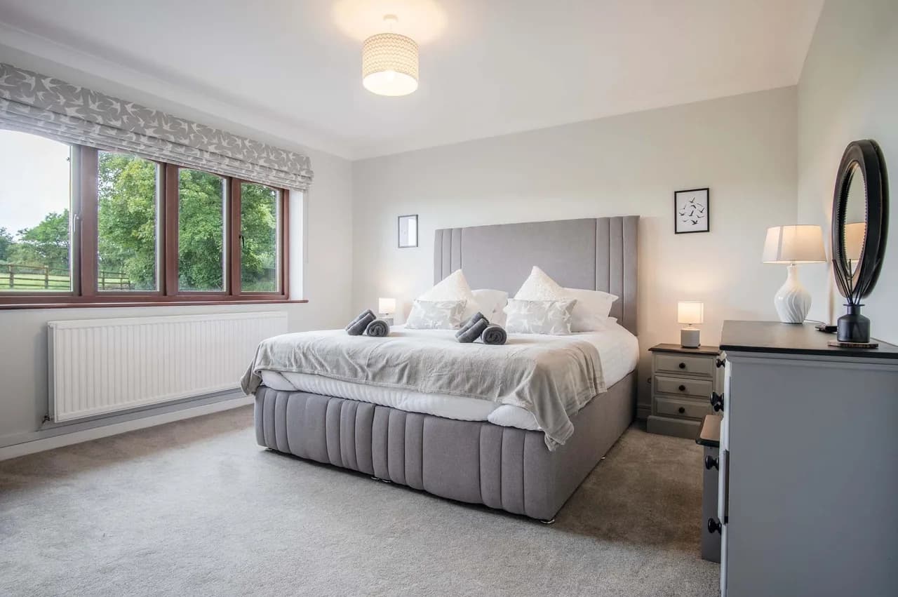 Charming Lodge with Hot Tub in Princes Gate photo 5