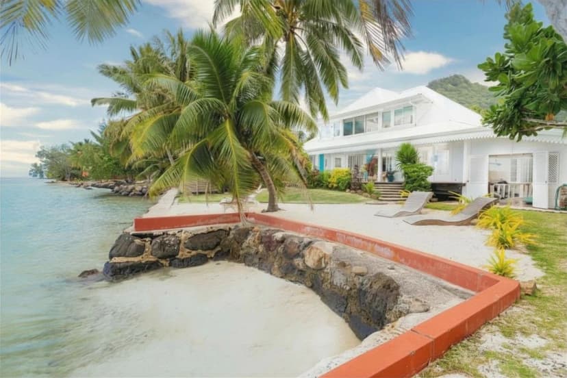 Contemporary Four Bedroom Villa in Moorea