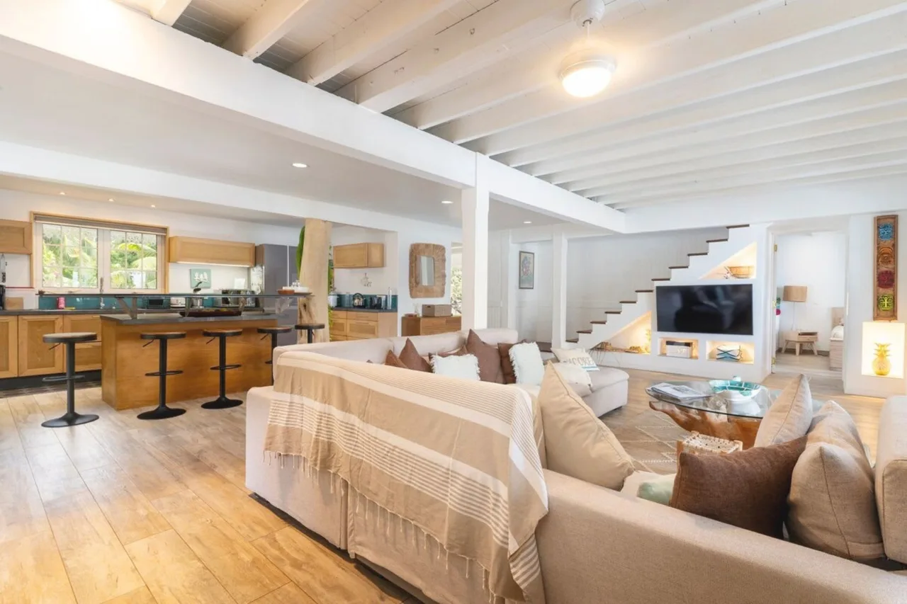 Elegant Four Bedroom Villa in Moorea photo 2