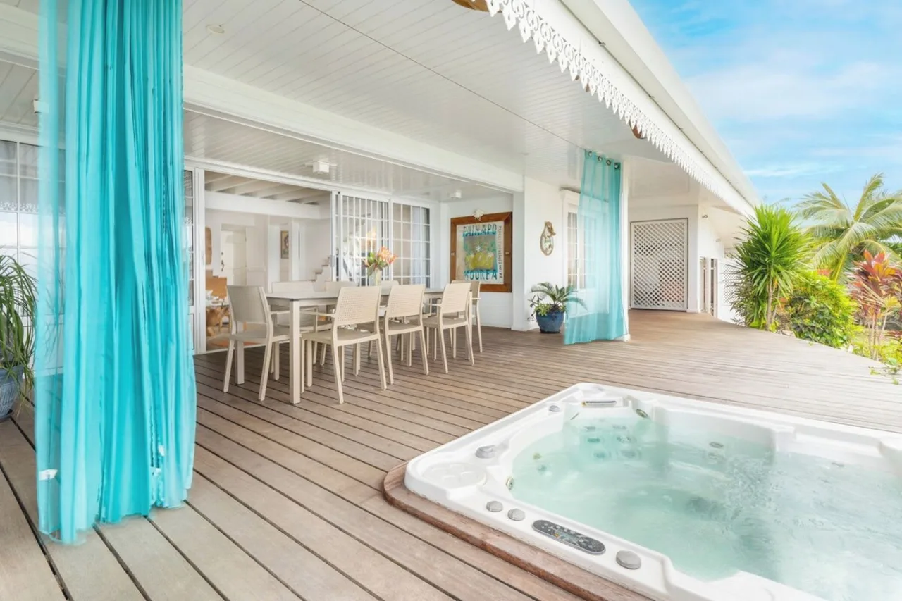 Elegant Four Bedroom Villa in Moorea photo 5