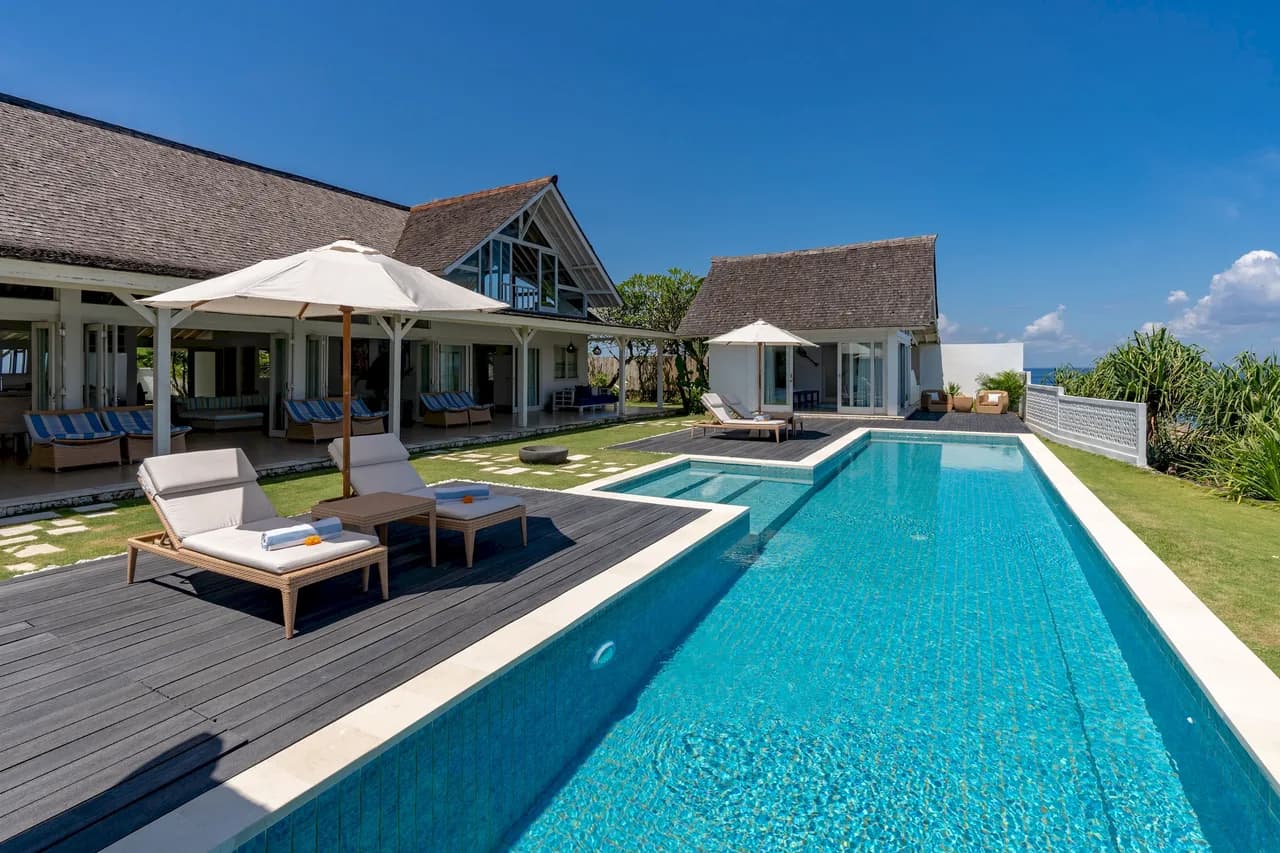 Garden-Facing Four Bedroom Villa in Lembongan photo 2