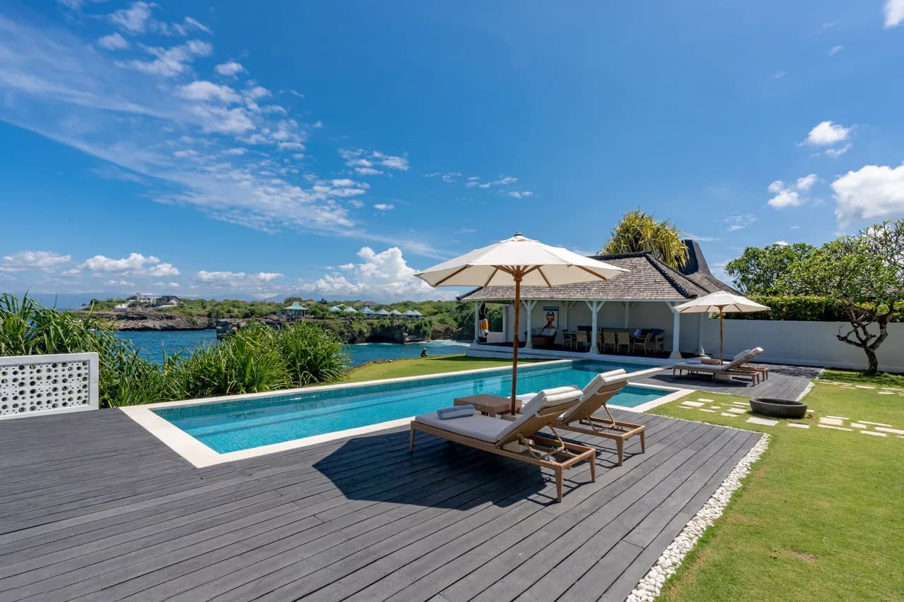 Garden-Facing Four Bedroom Villa in Lembongan photo 3