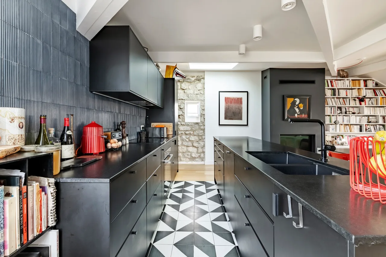 Charming Four Bedroom Retreat in Paris photo 5