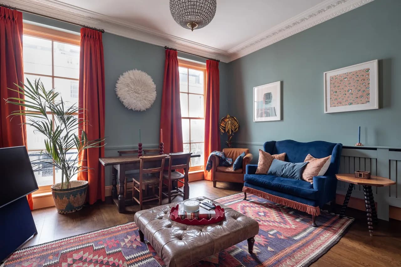 Natural Light-Filled Four Bedroom Villa in London photo 4