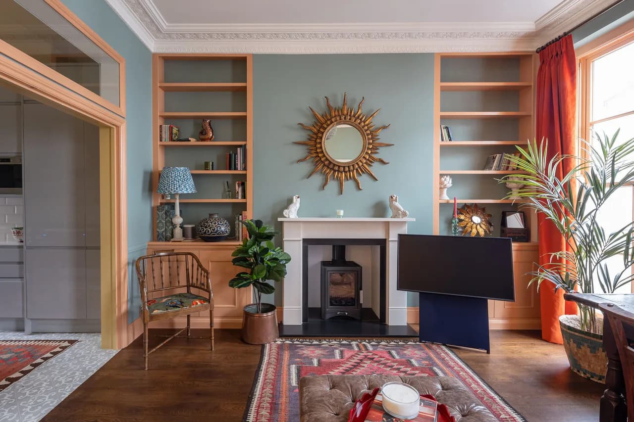 Natural Light-Filled Four Bedroom Villa in London photo 5