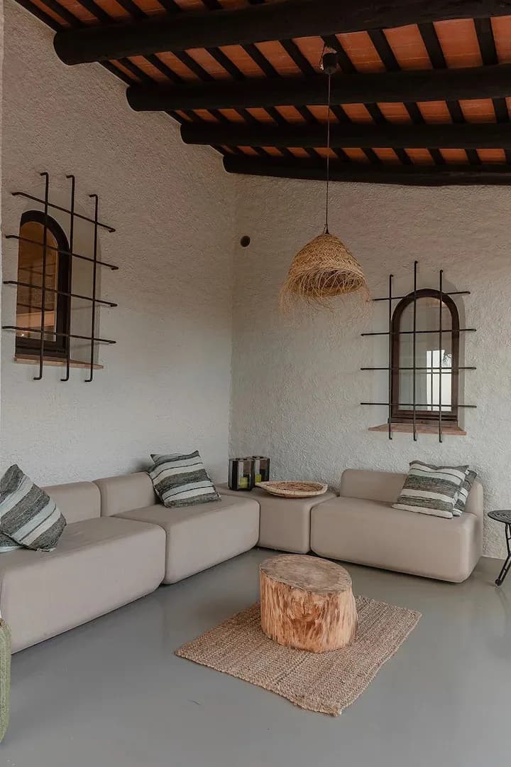 Elegant Garden Villa in Costa Brava