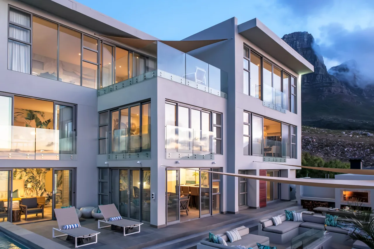 Coastal Six-Bedroom Villa in Cape Town photo 2