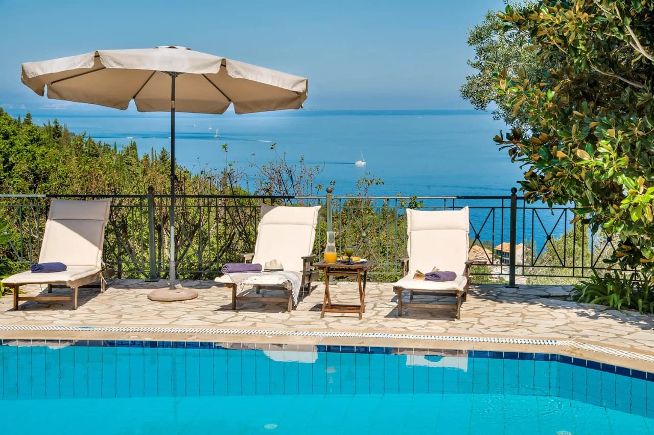 Mountain-View Five-Bedroom Villa in Paxi photo 4