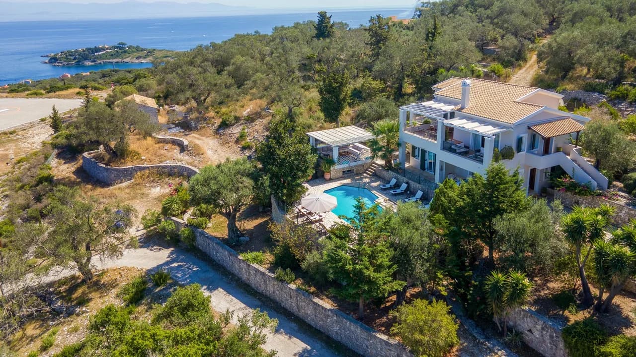 Mountain-View Five-Bedroom Villa in Paxi photo 5
