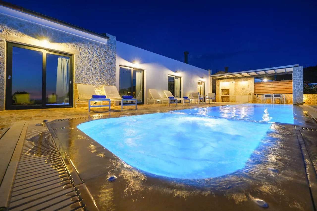 Sea View One Bedroom Retreat in Saoulatika