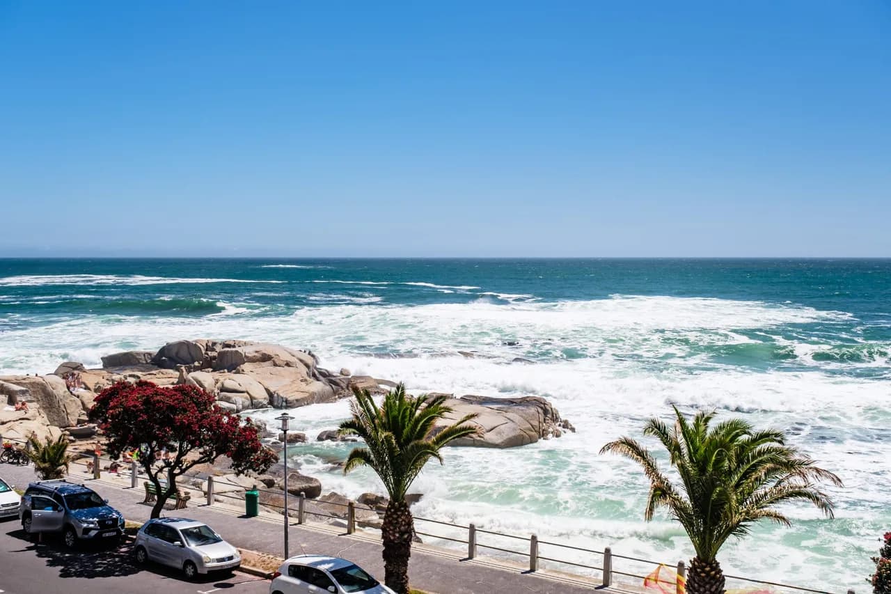 Picturesque Seaside Villa in Cape Town photo 3
