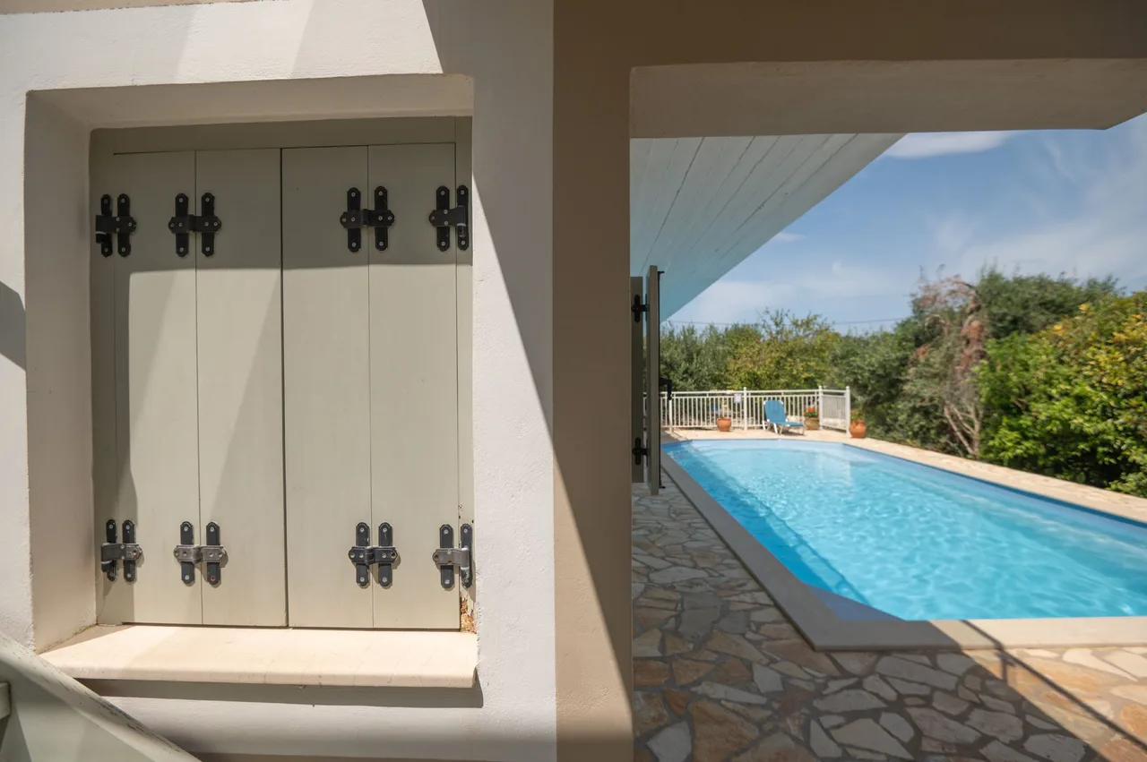 Mountain View Five Bedroom Villa in Paxi photo 5