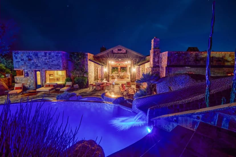 Mountain-View Luxury Retreat in Scottsdale