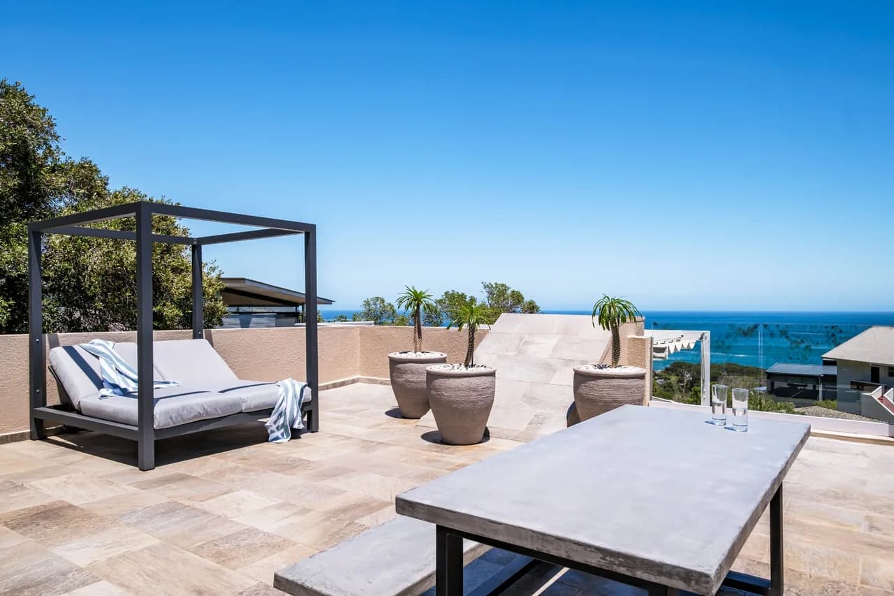 Seaside Two Bedroom Apartment in Camps Bay photo 4