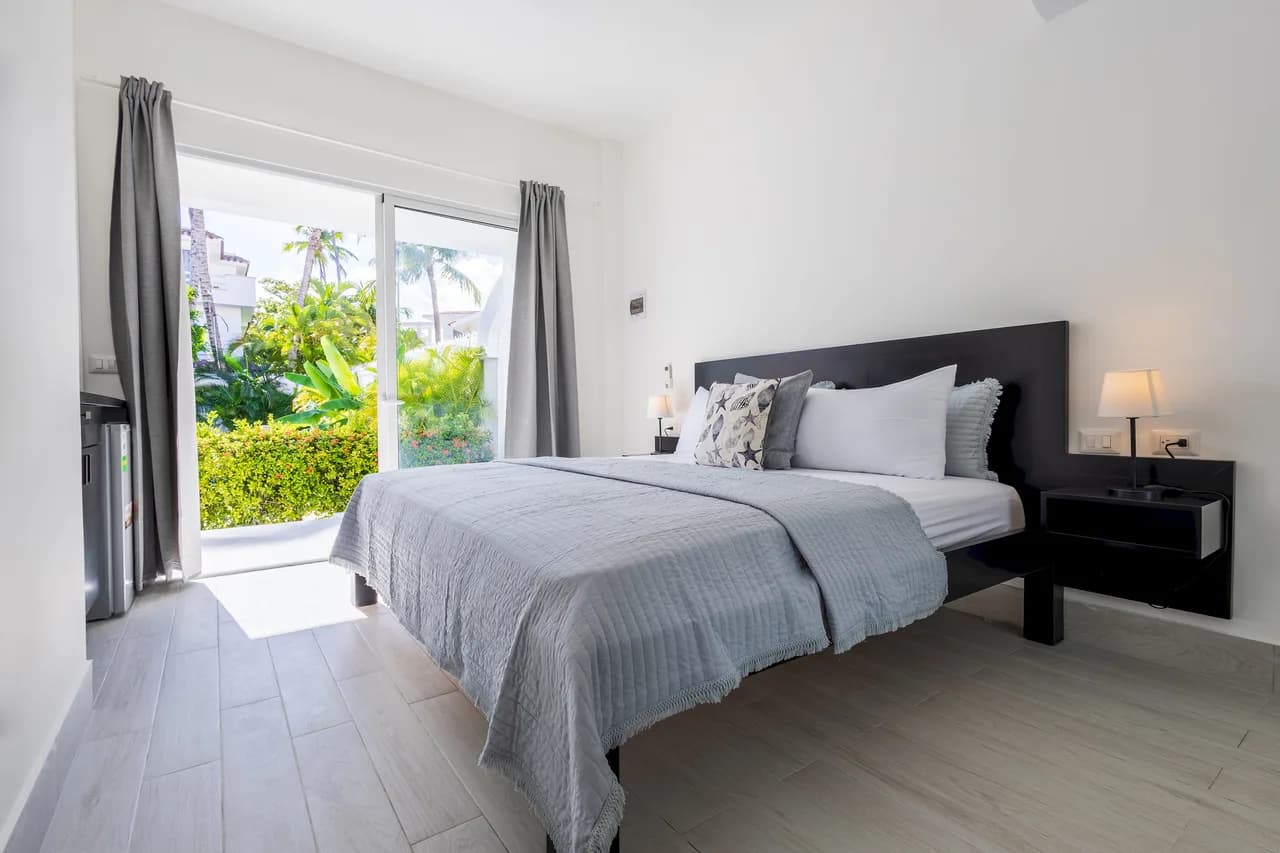 Beachfront Eight Bedroom Villa in Bavaro photo 3