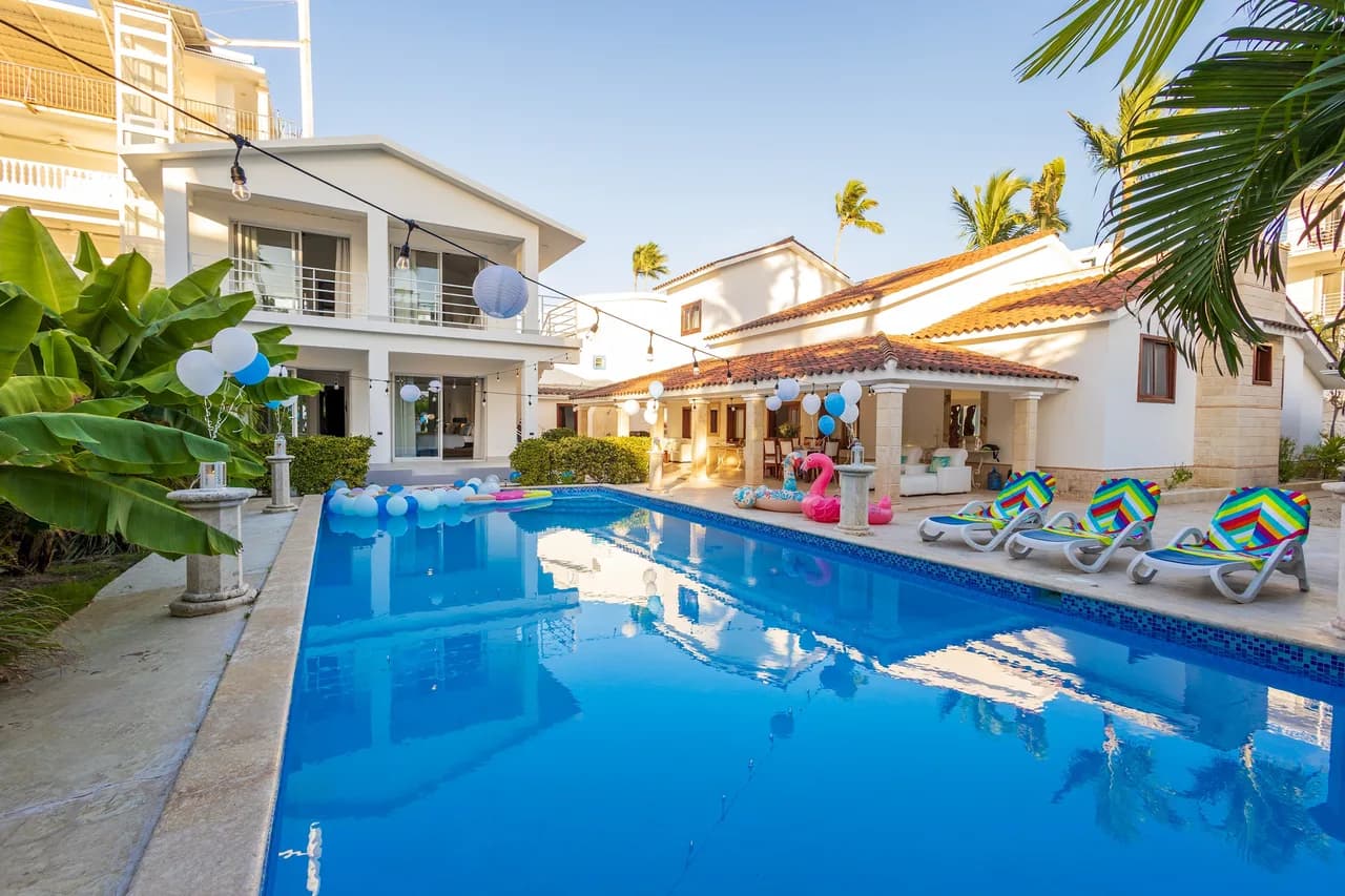 Beachfront Eight Bedroom Villa in Bavaro photo 5