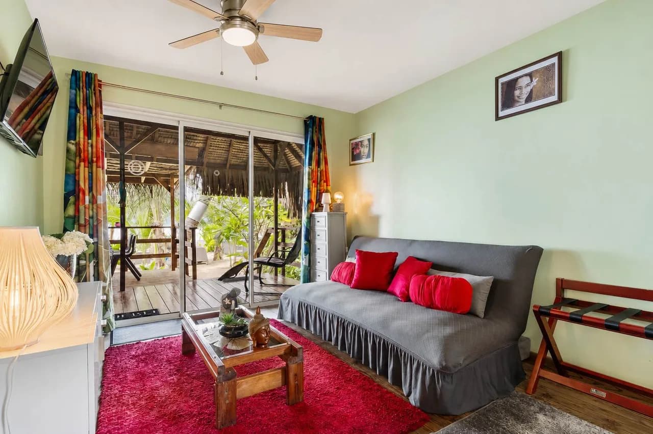 Zen Beachfront Bungalow in Haapiti photo 5