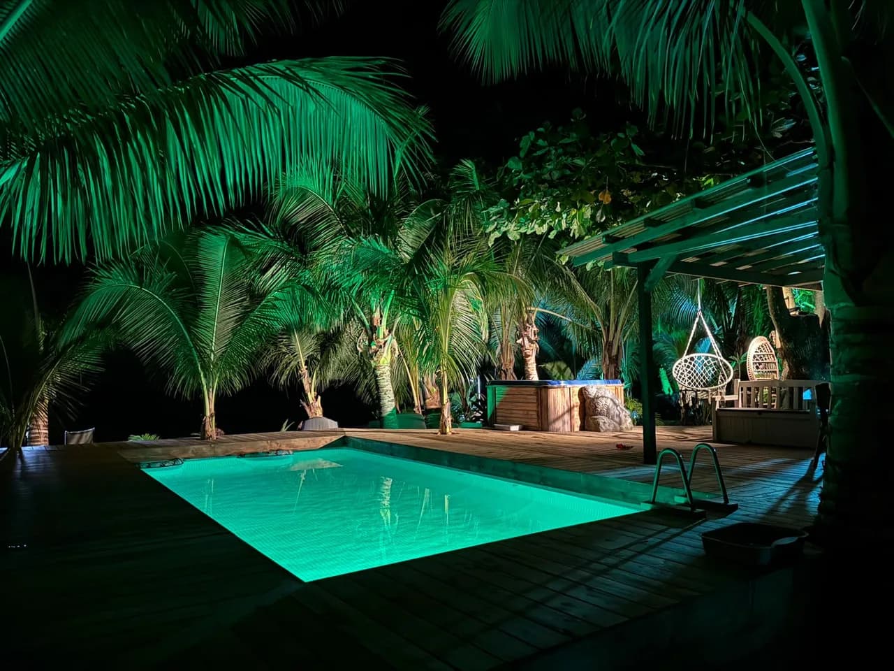 Beachfront One Bedroom Villa in Haapiti Moorea