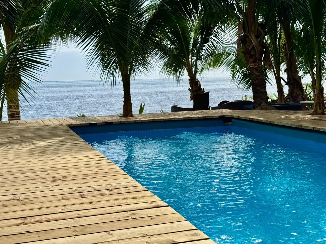 Beachfront Jacuzzi Bungalow in Haapiti Moorea