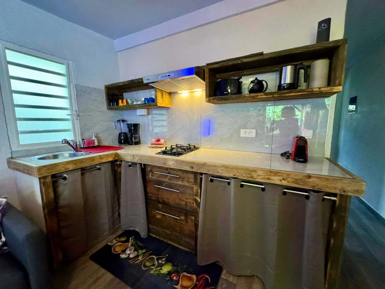 Beachside One Bedroom Retreat in Haapiti Moorea photo 2