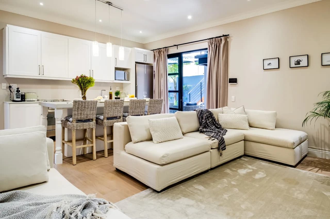 Charming Two Bedroom Retreat in Camps Bay photo 2