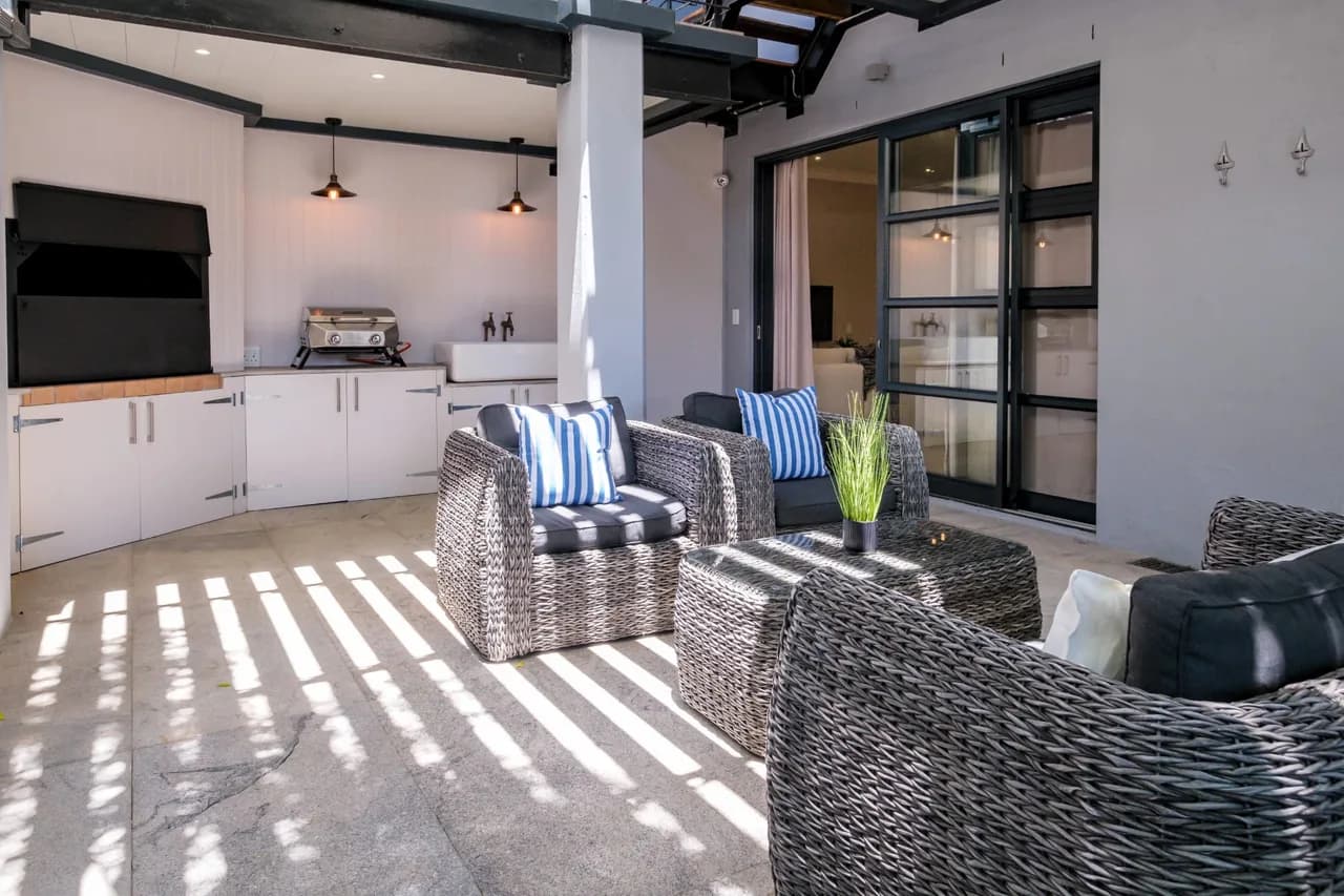 Charming Two Bedroom Retreat in Camps Bay photo 5