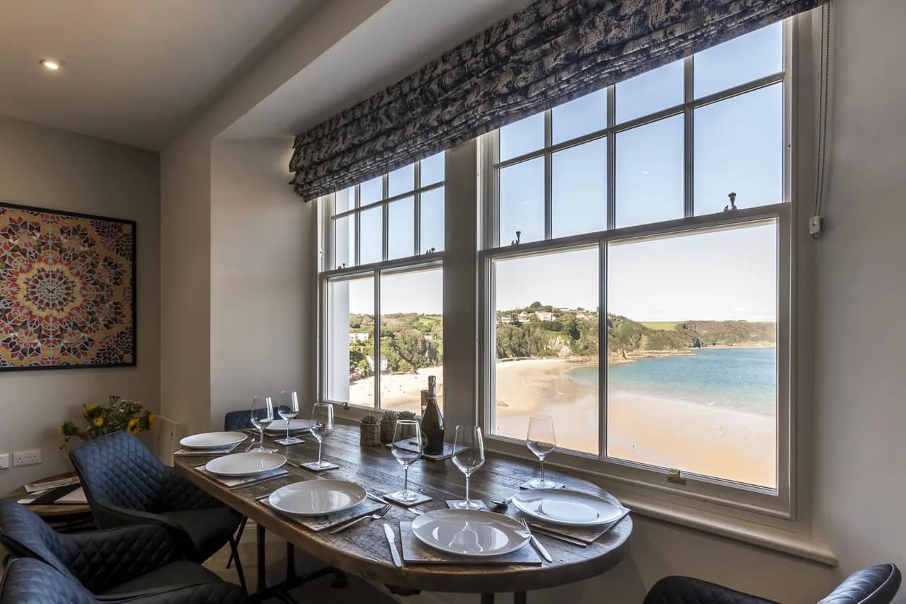 Elegant Two Bedroom Apartment in Tenby