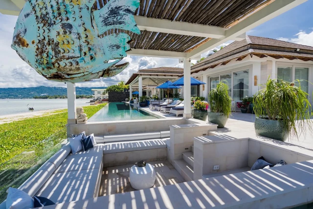 Beachfront Villa with Chef in Bo Put photo 5