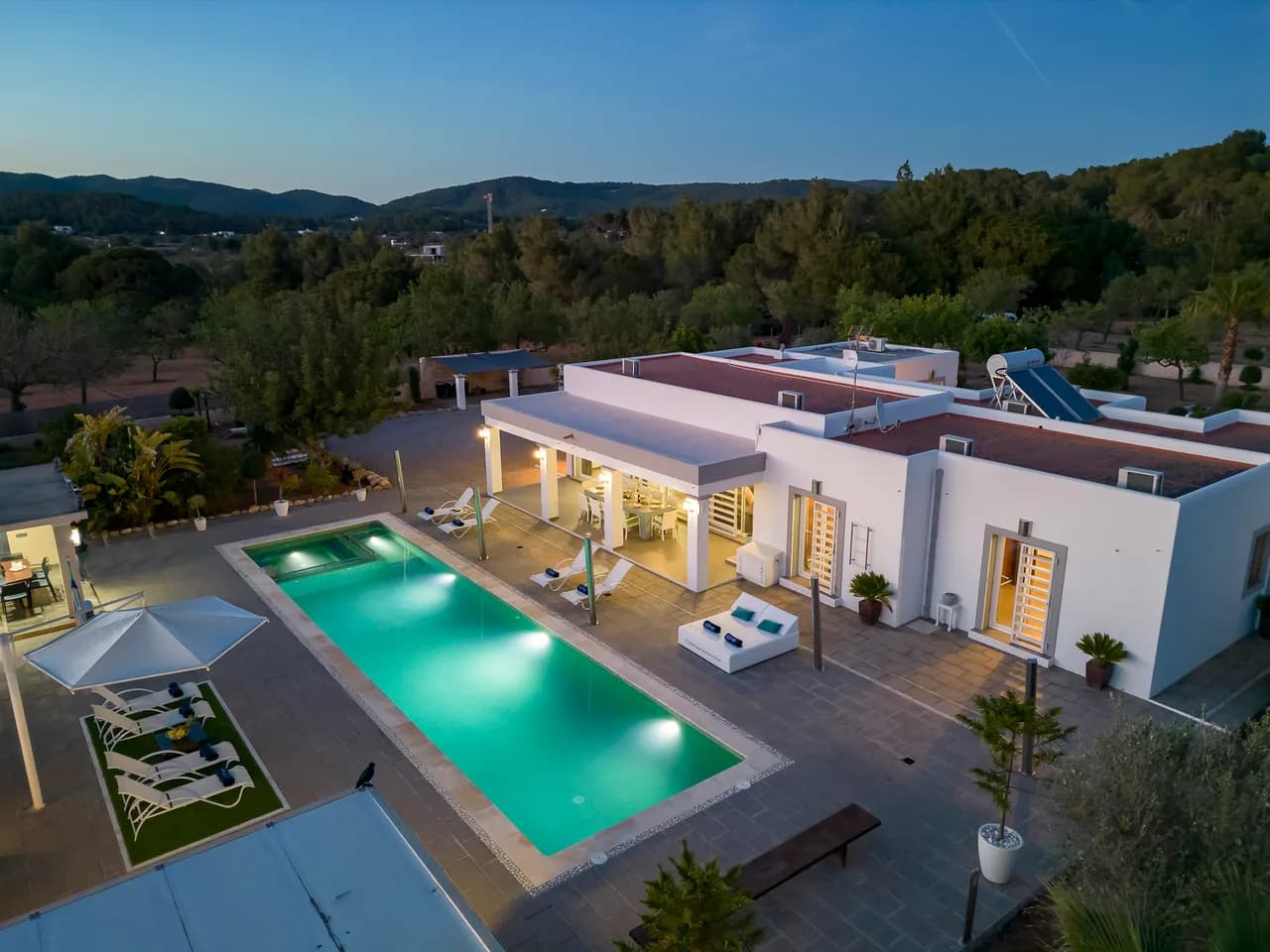 Spacious Five Bedroom Villa in San Antonio Ibiza photo 2