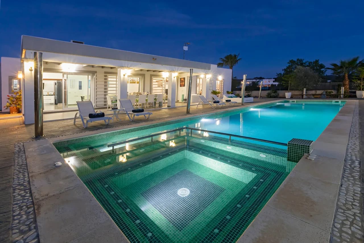 Spacious Five Bedroom Villa in San Antonio Ibiza photo 3