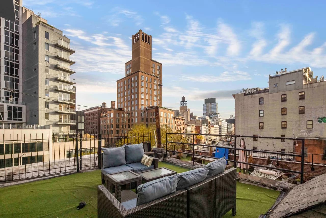 Terrace Three Bedroom Apartment in New York photo 4